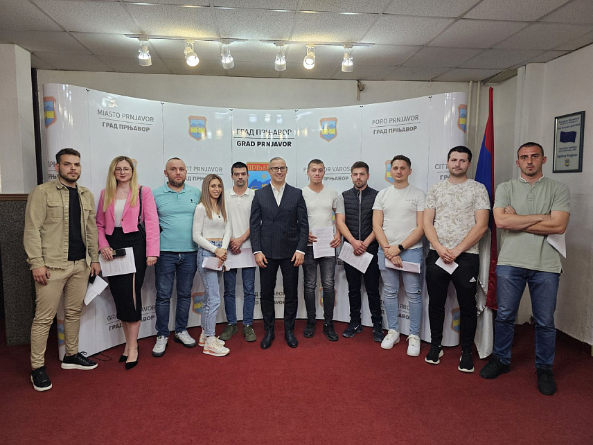 ПРЊАВОР, 8. МАЈА /СРНА/ - Град Прњавор обезбиједио је 50.000 КМ за подстицај за самозапошљавање младих кроз пројекат "старт ап" предузетништва, а уговори са корисницима потписани су данас у Градској управи.