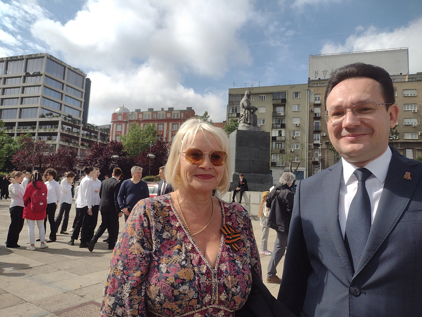 БЕОГРАД, 9. МАЈА /СРНА/ - Руководилац Српског одјељења Међународног фонда духовног јединства народа Наталија Коцев, која данас учествује на манифестацији "Бесмртни пук" у Београду.