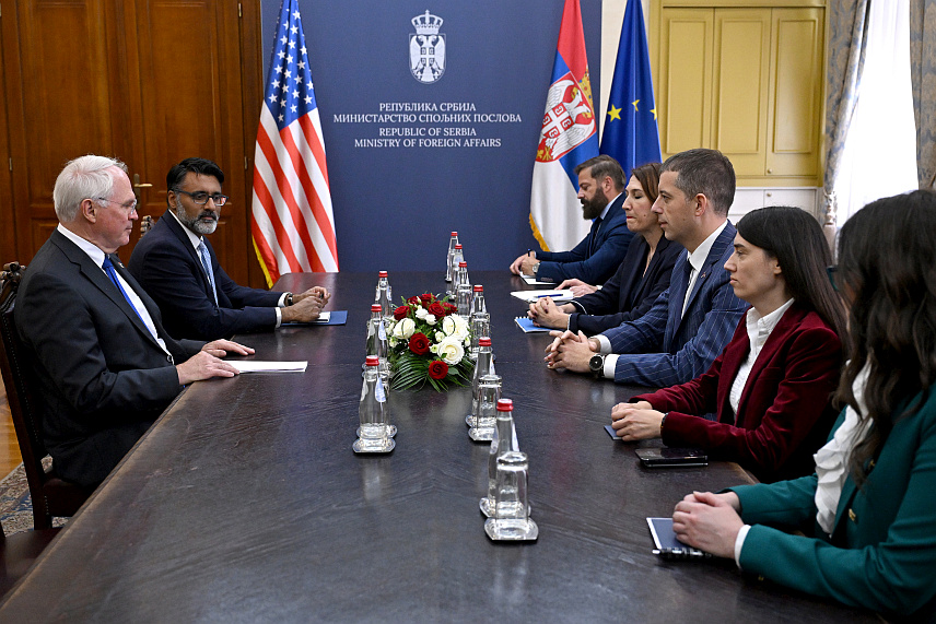 БЕОГРАД, 9. МАЈА /СРНА/ - Министар спољних послова Србије Марко Ђурић са амбасадором САД у Србији Кристофером Хилом.