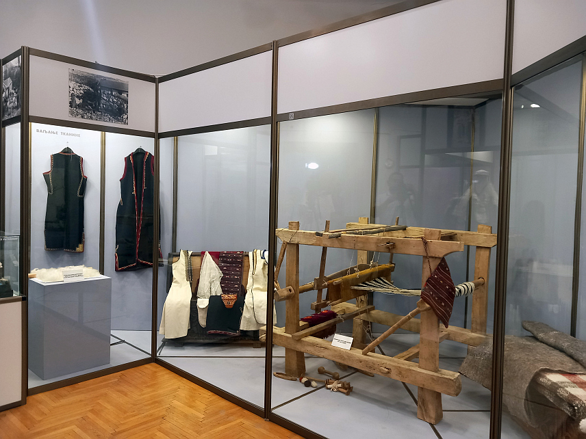 ТРЕБИЊЕ , 10. ЈУНА /СРНА/ - У Музеју Херцеговине у Требињу постављени су ку-ар /QR/ вишејезични кодови који ће посјетиоцима омогућити да путем мобилног телефона прочитају енциклопедијски чланак о одређеном експонату.