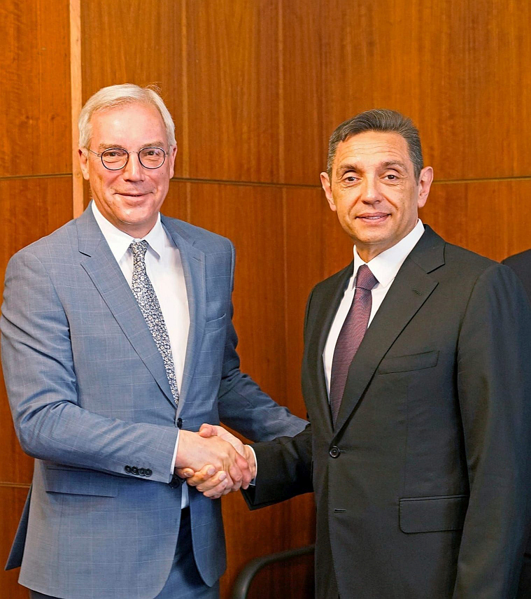 БЕОГРАД, 10. ЈУНА /СРНА/ - Потпредсједник Владе Србије Александар Вулин у разговору са замјеником министра спољних послова Русије Александром Грушком у Москви.