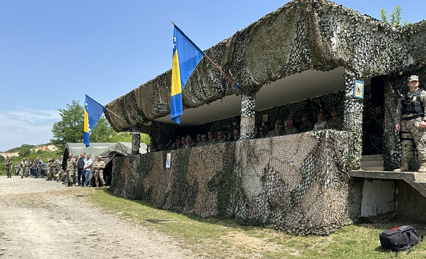 САРАЈЕВО, 10. ЈУНА /СРНА/ - У Центру за борбену обуку у касарни Оружаних снага БиХ "Мика Боснић" на Мањачи данас је успјешно завршена вјежба "Динамичан одговор 24-4" на којој су представљене оперативне способности припадника Оружаних снага БиХ, који су показали изузетан ниво обучености и професионализма.