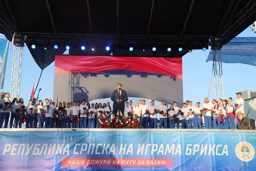 БАЊАЛУКА, 10. ЈУНА /СРНА/ - Предсједник Републике Српске Милорад Додик на свечаности организованој поводом одласка спортиста у Казањ на Спортске игре земаља БРИКС-а - обраћање../фото Борислав Здриња/