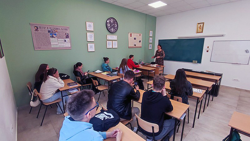 ПОДГОРИЦА, 11. ЈУНА /СРНА/ - Један од темеља образовног система Православне гимназије "Свети Сава" у Подгорици, прве те врсте у Црној Гори, јесте пружање пажње сваком ученику, а посебна пажња усмјерена је на дјеловање тима за превенцију вршњачког насиља.