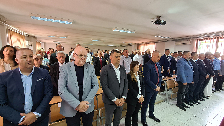 ДОБОЈ, 11. ЈУНА /СРНА/ - У Добоју су данас потписани меморандуми о пословно-техничкој сарадњи између Саобраћајног факултета Универзитета Источно Сарајево и предузећа "Аутопутеви" и "Путеви Републике Српске", који ће студентима омогућити да стичу практична и научна сазнања на изради конкретних пројеката, те да користе најновије технологије и методе из области саобраћаја.