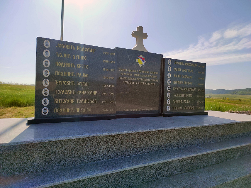 СОКОЛАЦ, 11. ЈУНА /СРНА/ - Борачка организација општине Соколац и мјесни одбор Бјелосављевићи изградили су спомен-обиљежје за 16 погинулих припадника Војске Републике Српске са подручја ове мјесне заједнице коју чини седам села.