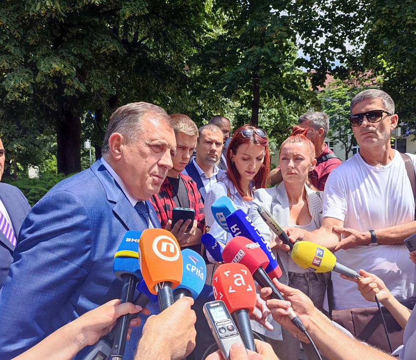 БАЊАЛУКА, 11. ЈУНА /СРНА/ - Предсједник Републике Српске Милорад Додик - изјава за новинаре.