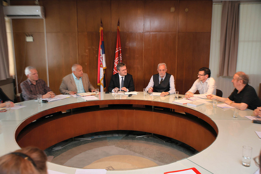 БЕОГРАД, 11. ЈУНА /СРНА/ - Министар културе Србије Никола Селаковић и чланови Савета за српски језик на данашњој сједници тог тијела у Београду договорили су одржавање заједничке сједнице савјета за српски језик Србије и Републике Српске у Тршићу.