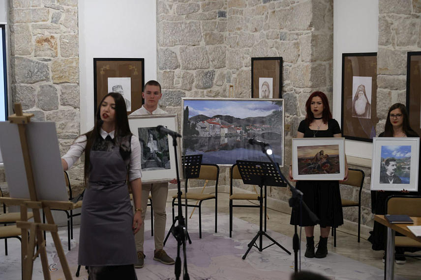 TРЕБИЊЕ, 11. ЈУНА /СРНА/ - У Требињу је вечерас промовисан трећи број часописа "Гимназијалац", ученика и наставника Гимназије "Јован Дучић".