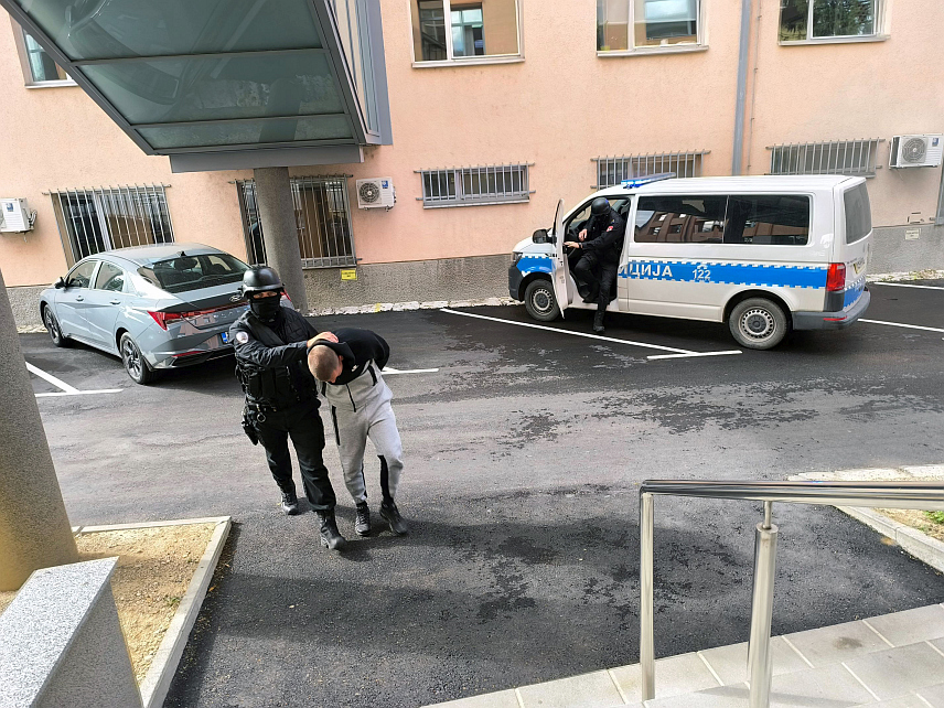 САРАЈЕВО, 12. ЈУНА /СРНА/ - Пет особа ухапштених у акцији кодног назива "Ролекс" због организованог криминала предати су Тужилаштву БиХ.