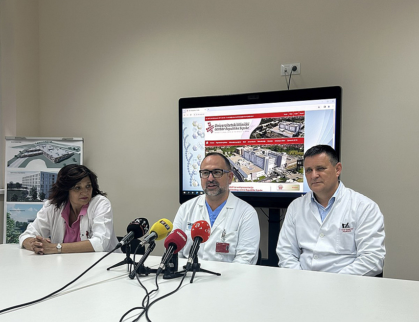 БАЊАЛУКА, 12. ЈУНА /СРНА/ - Начелник Клинике за гинекологију и акушерство УКЦ-а  Весна Ећим Злојутро, професор Љубомир Петричевић из Опште болнице Беч /АКХ/ и генерални директор Универзитетског клиничког центра Републике Српске Владо Ђајић на конференцији за новинаре.