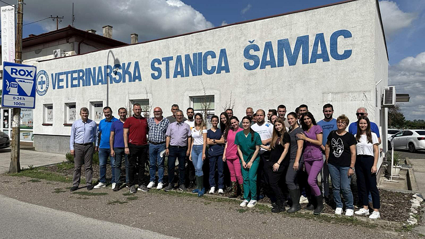 ДОЊИ ЖАБАР, 12. ЈУНА /СРНА/ - Помоћник министра за ветеринарство Републике Српске Негослав Лукић у Доњем Жабару код Шамца присуствовао је скупу под називом "Доктори ветеринарске медицине у служби јавног здравља, благостања и напретка".