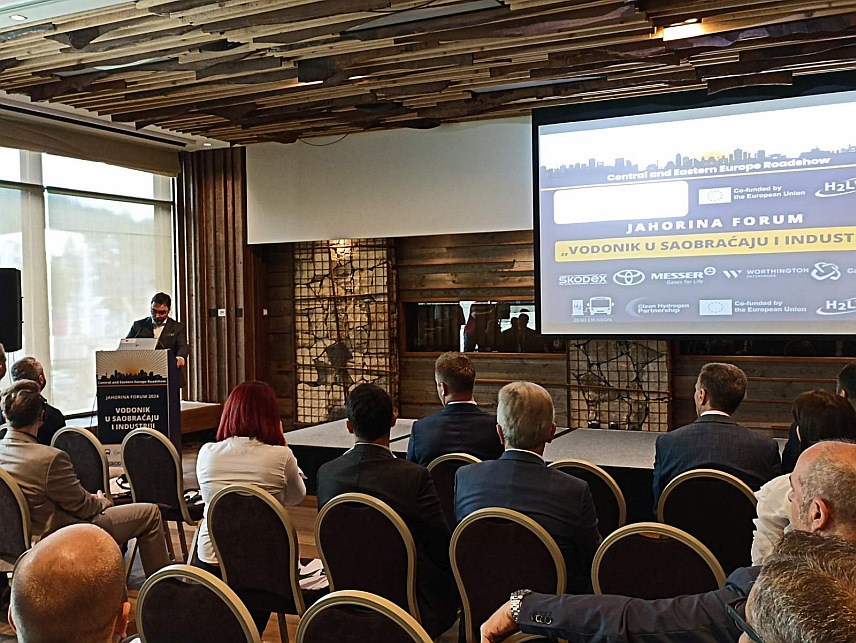 ЈАХОРИНА, 12. ЈУНА /СРНА/ - Међународни форум "Водоник у саобраћају и индустрији" на Јахорини.