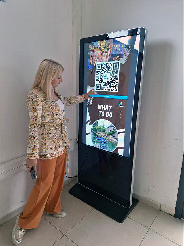 БАЊАЛУКА, 12. ЈУНА /СРНА/ - На аеродрому Бањалука пуштен је у рад интерактивни двојезични дигитални инфо-пулт на којем се налазе информације потребне туристима који долазе у Бањалуку, саопштено је из градске Туристичке организације.