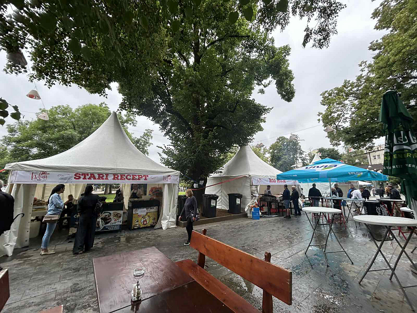 БАЊАЛУКА, 13. ЈУНА /СРНА/ - Седми "Ћевап фест", манифестација посвећена промоцији бањалучког ћевапа, отворена је данас у Парку "Петар Кочић" и трајаће до недјеље, 16. јуна.