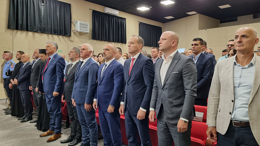 НЕВЕСИЊЕ, 13. ЈУНА /СРНА/ - Свечана сједница Скупштине општине Невесиње поводом крсне славе ове општине Спасовдана.