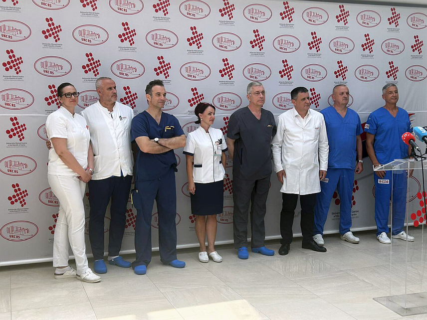 БАЊАЛУКА, 14. ЈУНА /СРНА/ - На Клиници за општу и абдоминалну хирургију Универзитетског клиничког центра /УКЦ/ Републике Српске данас је први пут изведена операција ахалазије лапароскопским минимално инвазивним приступом.