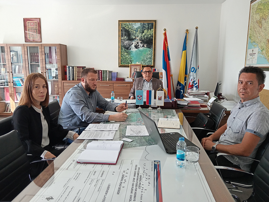 СОКОЛАЦ, 14. ЈУНА /СРНА/ - Соколац је једна од четири општине у Републици Српској која је обухваћена пројектом енергетске ефикасности Њемачке развојне агенције /ГИЗ/, односно утопљавања стамбених зграда новим фасадама, о чијој реализацији и условима финансирања ће грађани бити упознати на првој инфо-сесији 1. јула.