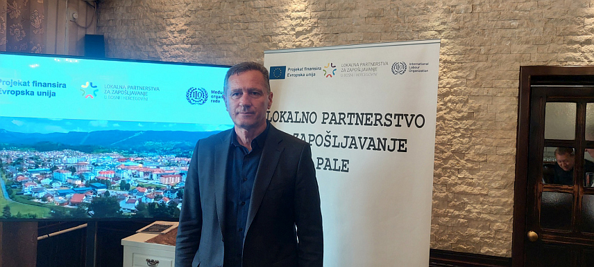 ПАЛЕ, 14. ЈУНА /СРНА/ - Начелник општине Пале Бошко Југовић присуствовао је презентацији пројеката "Локалним партнерством до запошљавања у Палама".