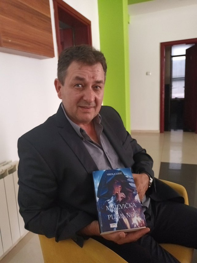 ЗВОРНИК, 14. ЈУНА /СРНА/ - У Зворнику је вечерас представљен роман "Мајевичка плава ноћ" аутора Николе Лукића из зворничког насеља Роћевић .