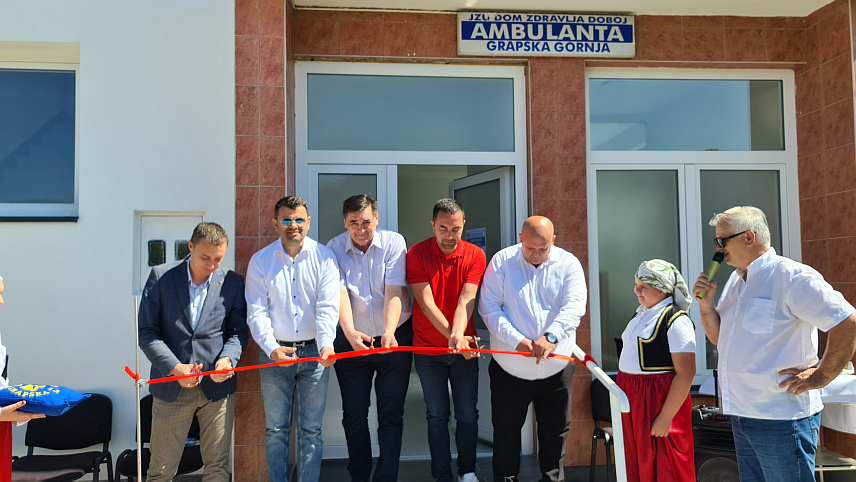 ДОБОЈ, 15. JУНА /СРНА/ - У Грапској Горњој код Добоја данас је отворена реконструисана подручна амбуланта Дома здравља, смјештена у објекту који је у јануару изгорио у пожару за чију адаптацију је Градска управа издвојила 157.053 КМ.