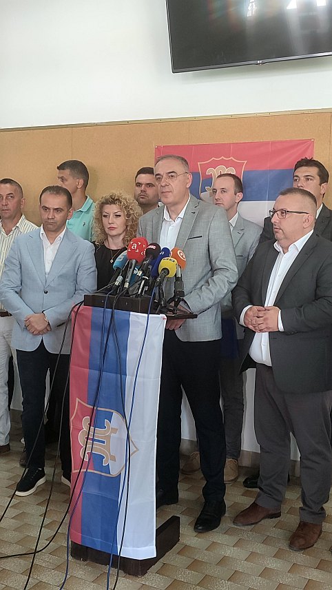 ИСТОЧНО САРАЈЕВО, 16. ЈУНА /СРНА/ - Предсједник СДС-а Милан Миличевић на конференцији за новинаре након сједнице Главног одбор странке.