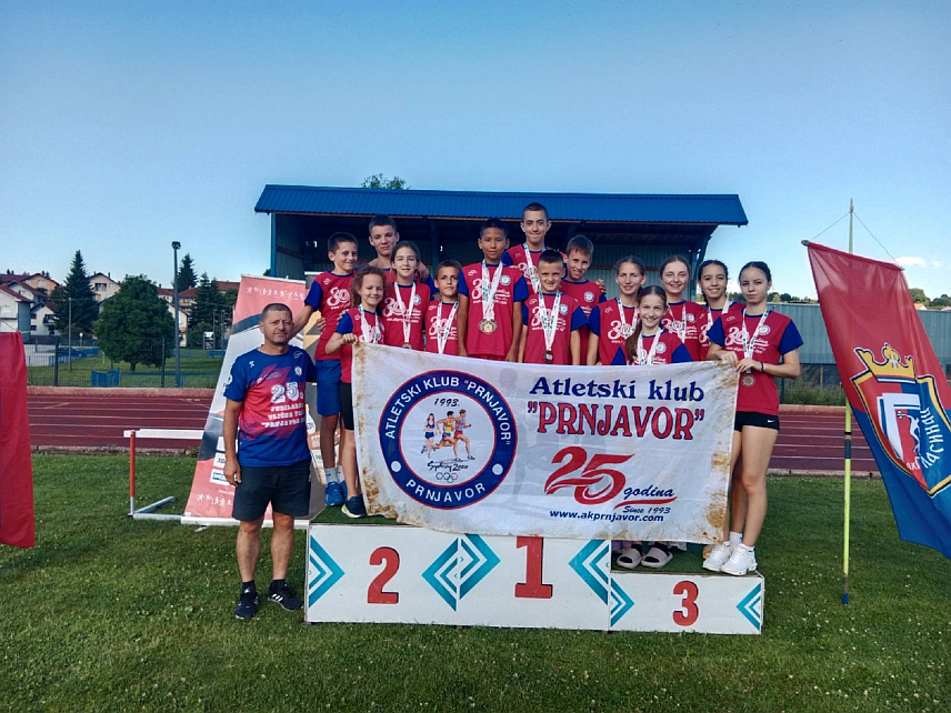 ПРЊАВОР, 16. ЈУНА /СРНА/ - Чланови два атлетска клуба из Прњавора освојили су овог викенда 15 медаља на Првенству Републике Српске на Сокоцу.