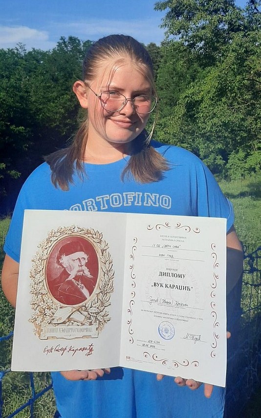 НОВИ ГРАД, 17. ЈУНА /СРНА/ - Фондација за породицу обезбиједила је стипендију за даље школовање Крстине Чулић из Велике Рујишке код Новог Града, ученице која је завршила деветогодишње основно образовање за осам школских година, што је први случај завршавања основне школе у року краћем од прописаног у Основној школи "Свети Сава".