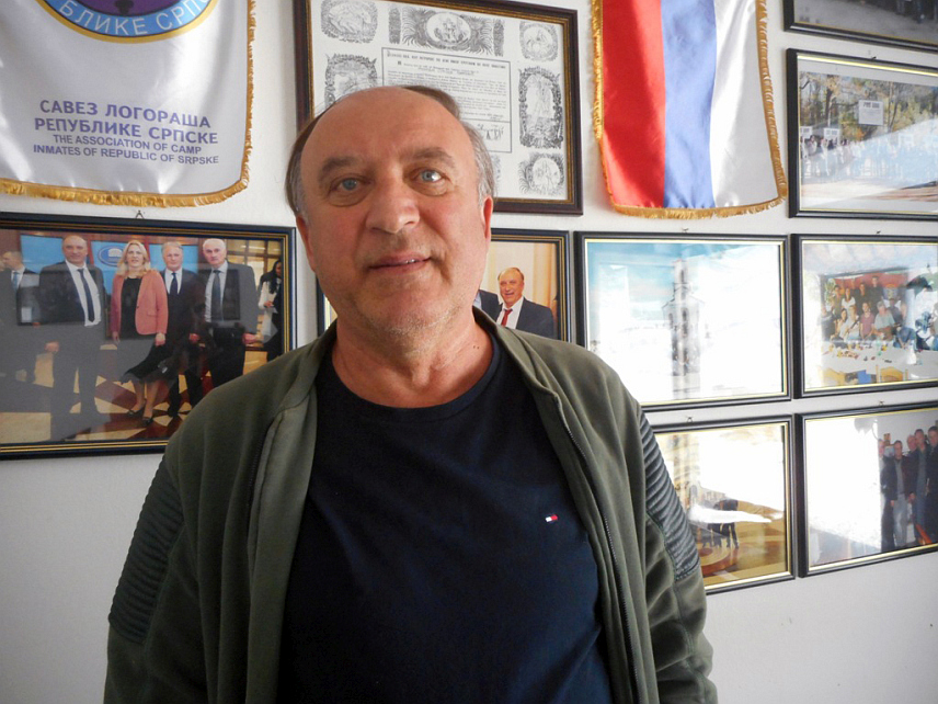 БРАТУНАЦ, 17. ЈУНА /СРНА/ - Предсједник Удружења логораша регије Бирач Винко Лале рекао је Срни да министар одбране у Савјету министара Зукан Хелез изазива нетрпељивост, мржњу и подрива уставни поредак БиХ својим изјавама и дјеловањем, те да би Тужилаштво БиХ требало да подигне кривичну пријаву против њега.