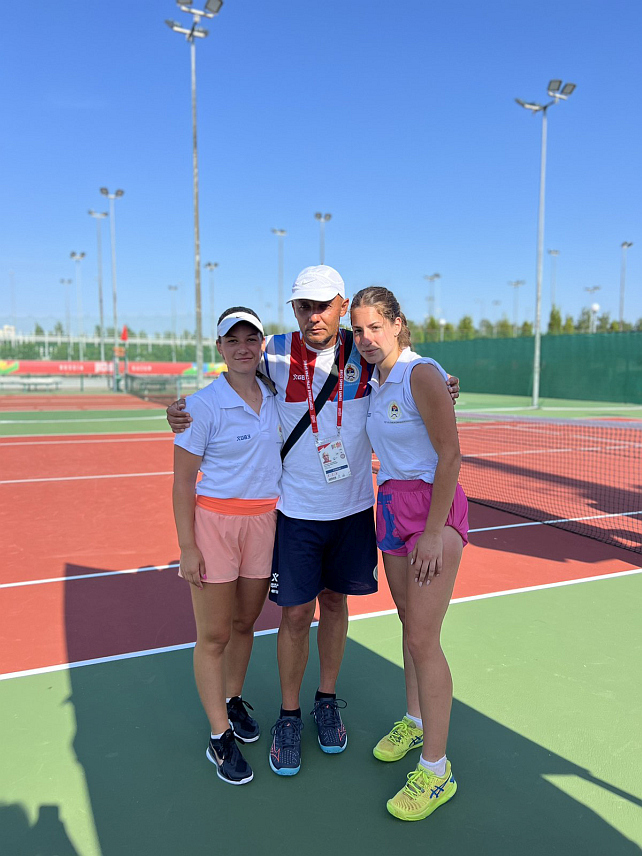 КАЗАЊ, 17. ЈУНА /СРНА/ - Тенисерке Републике Српске пласирале су се у полуфинале спортских игара Брикса у Казању, пошто су у четвртфиналу савладале селекцију Ирана са 2:0 у сетовима.