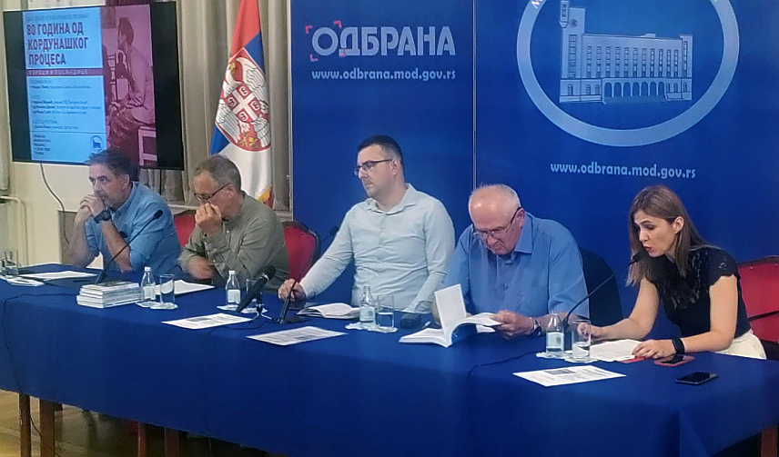 БЕОГРАД, 17. ЈУНА /СРНА/ - Монтирани судски поступак, познат под именом кордунашки процес, који су комунисти водили против групе српских антифашиста у љето 1944. године, трасирао је пут у политичку маргинализацију Срба у Хрватској послије Другог свјетског рата, која је кумовала брисању статуса конститутивног народа Србима деведесетих година прошлог вијека и протјеривању српског народа из Хрватске, истакнуто је вечерас на трибини у Београду.