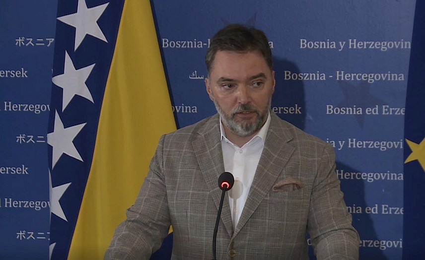 САРАЈЕВО, 18. ЈУНА /СРНА/ - Министар спољне трговине и економских односа Сташа Кошарац на конференцији за новинаре након сједнице Савјета министара.