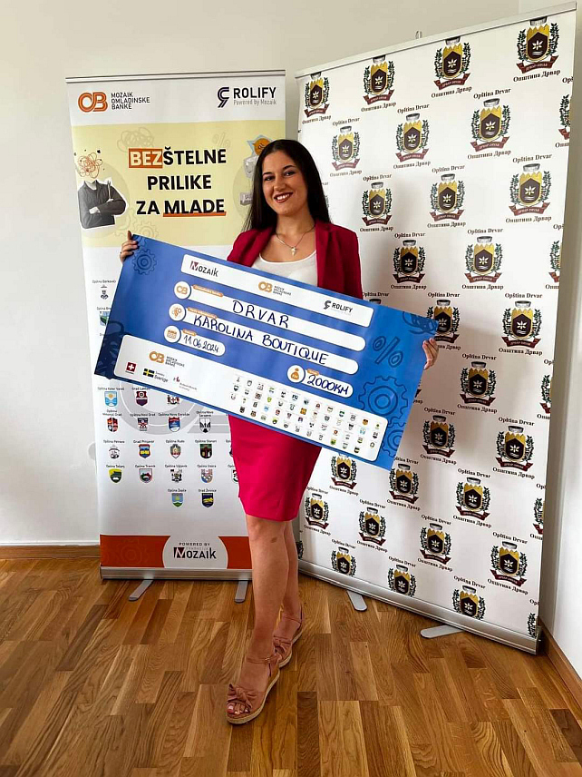 ДРВАР, 18. ЈУНА /СРНА/ - У Општинској управи Дрвар потписан је уговор вриједан 2.000 КМ за финансирање микробизниса Кристине Самарџије која ће у овом мјесту отворити бутик.