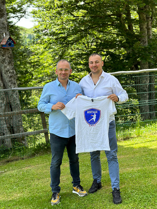 ИСТОЧНО САРАЈЕВО, 19. ЈУНА /СРНА/ - Директор Олимпијског центра "Јахорина" Дејан Љевнаић и тренер Рукометног клуба "Бијељина" Обренко Миљковић.