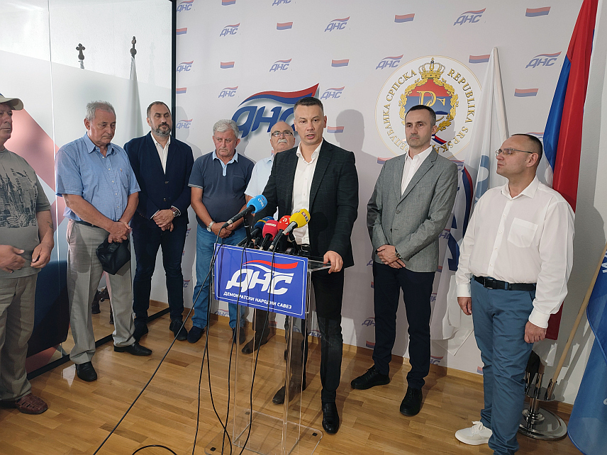 БАЊАЛУКА, 19. ЈУНА /СРНА/ - Партија уједињених пензионера /ПУП/ наступиће на предстојећим локалним изборима на заједничким листама са ДНС-ом у Бањалуци и Брчком, те подржати ДНС широм Српске, речено је на конференцији за новинаре лидера ових партија.