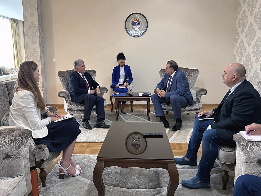 ИСТОЧНО САРАЈЕВО, 19. ЈУНА /СРНА/ - Предсједник Републике Српске Милорад Додик разговарао је данас са помоћником генералног секретара УН за Европу, централну Азију и Америку Мирославом Јенчом.