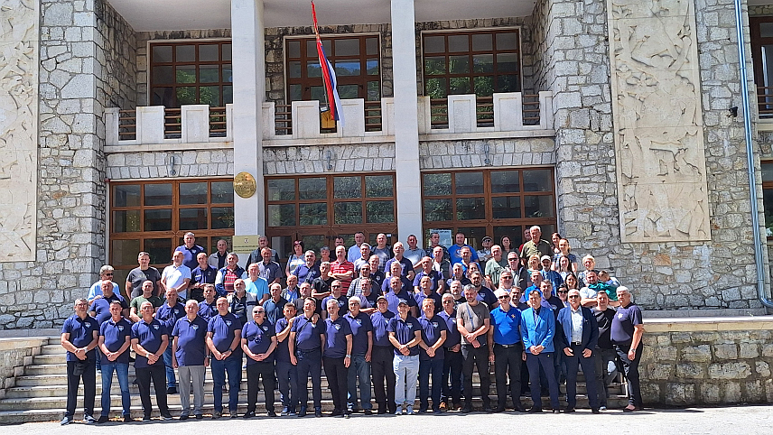 ДРВАР, 1. ЈУНА /СРНА/ - У Дрвару су данас обиљежене 32 године од формирања Другог батаљона војне полиције, једне од најелитнијих јединица Другог крајишког корпуса, кроз који је у Одбрамбено-отаџбинском рату прошло 734 бораца, од којих су 33 погинула.