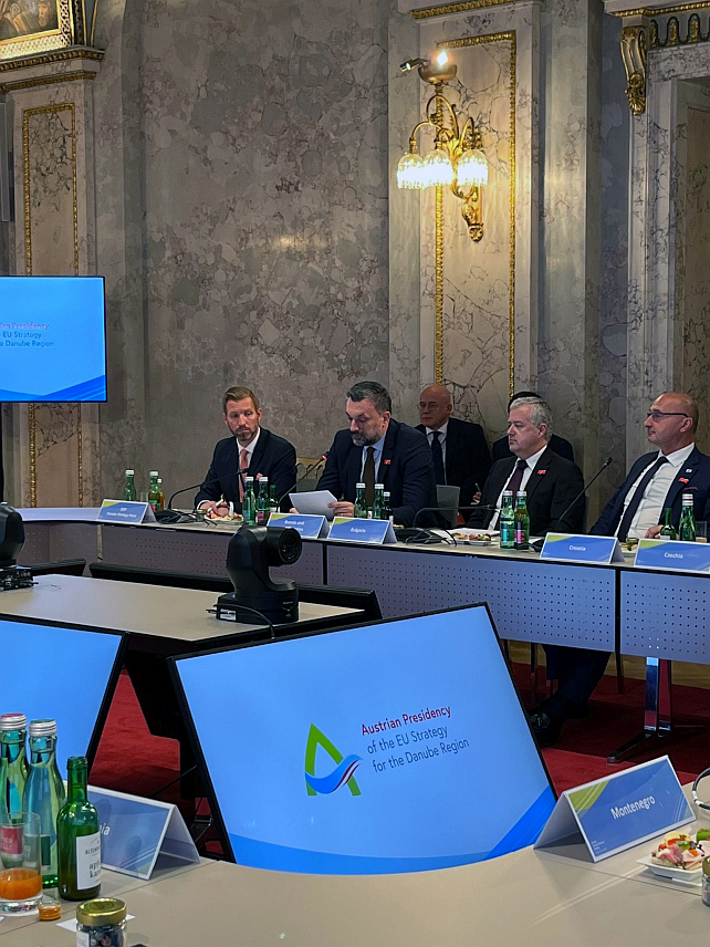 БЕЧ, 20. ЈУНА /СРНА/ - Министар иностраних послова у Савјету министара Елмедин Конаковић изјавио је данас у Бечу да се процес проширења ЕУ не може посматрати као технички, већ првенствено као политички процес од геостратешке важности за цијелу Европу.