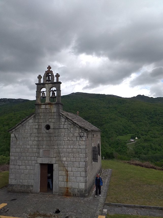 УЛОГ, 20. ЈУНА /СРНА/ - Црква Светог Василија Острошког освјештана је 1 907. године а освјештао ју је митрополит Дабробосански Свети Петар Зимоњић.