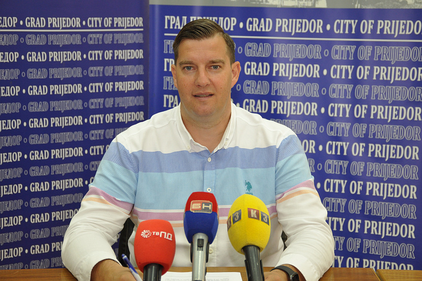 ПРИЈЕДОР, 21. ЈУНА / СРНА/ - Начелник општинског Одјељења за културу, међународну сарадњу, спорт и НВО Александар Миљешић.
