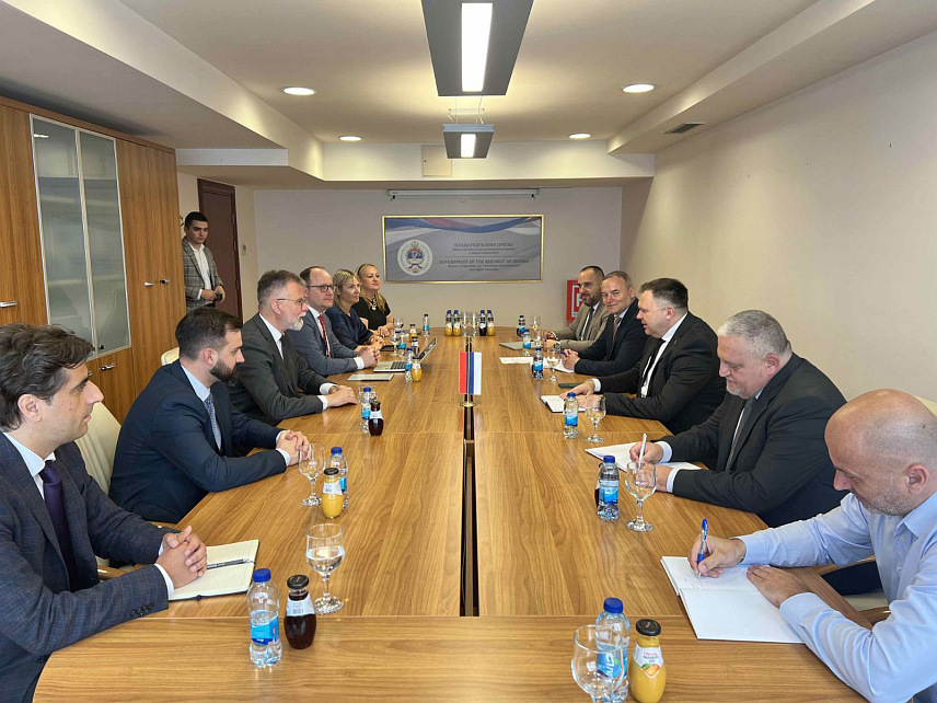 БАЊАЛУКА, 21. ЈУНА /СРНА/ - Министар за научнотехнолошки развој и високо образовање Републике Српске Жељко Будимир на састанку са министром за информисање и телекомуникације Србије Дејаном Ристићем у Бањалуци.