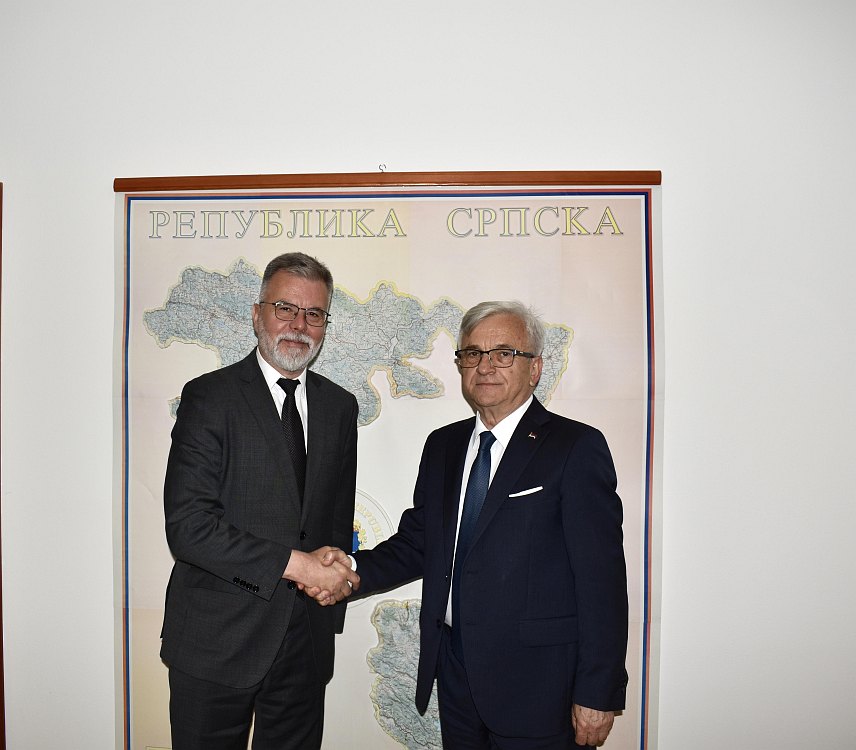 БАЊАЛУКА, 21. ЈУНА /СРНА/ - Министар саобраћаја и веза Републике Српске Недељко Чубриловић састао се у Бањалуци са министром информисања и телекомуникација Србије Дејаном Ристићем.