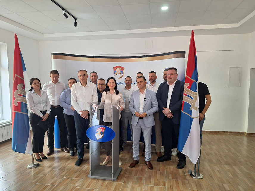 ШАМАЦ, 21. ЈУНА /СРНА/ - Предсједник СДС-а Милан Миличевић присуствовао је данас у Шамцу представљању кандидата ове странке Ђорђа Милићевића за начелника општине на предстојећим локалним изборима.