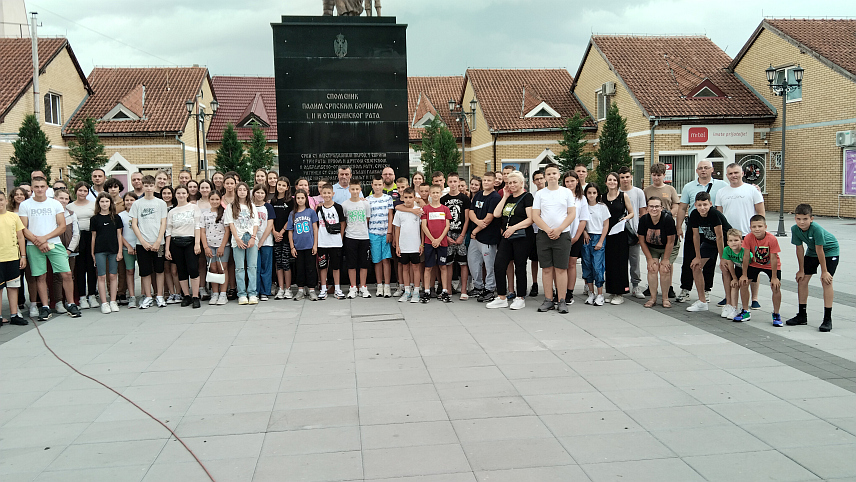 ВЛАСЕНИЦА, 22. ЈУНА /СРНА/ - Дјеца са Косова и Метохије, њих 46, стигло је данас у Власеницу гдје ће боравити код својих вршњака до суботе, 29. јуна.