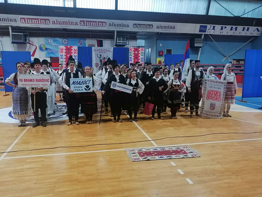 ЗВОРНИК, 22. ЈУНА /СРНА/ - У зворничком Рекреативно-спортском центру вечерас је одржан 19. "Видовдански сабор", на коме су наступила културно-умјетничка друштва /КУД/ из Републике Српске и Србије.