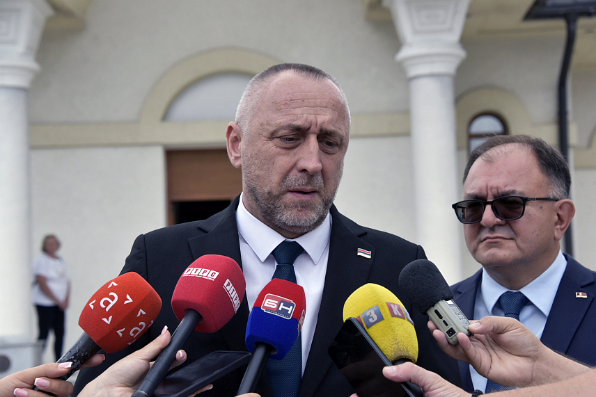 ДУГА ЊИВА, 23. ЈУНА /СРНА/ - Mинистар рада и борачко-инвалидске заштите Данијел Егић на Дугој Њиви гдје присуствује обиљежавању 32 године од судбоносне акције пробоја коридора.	
