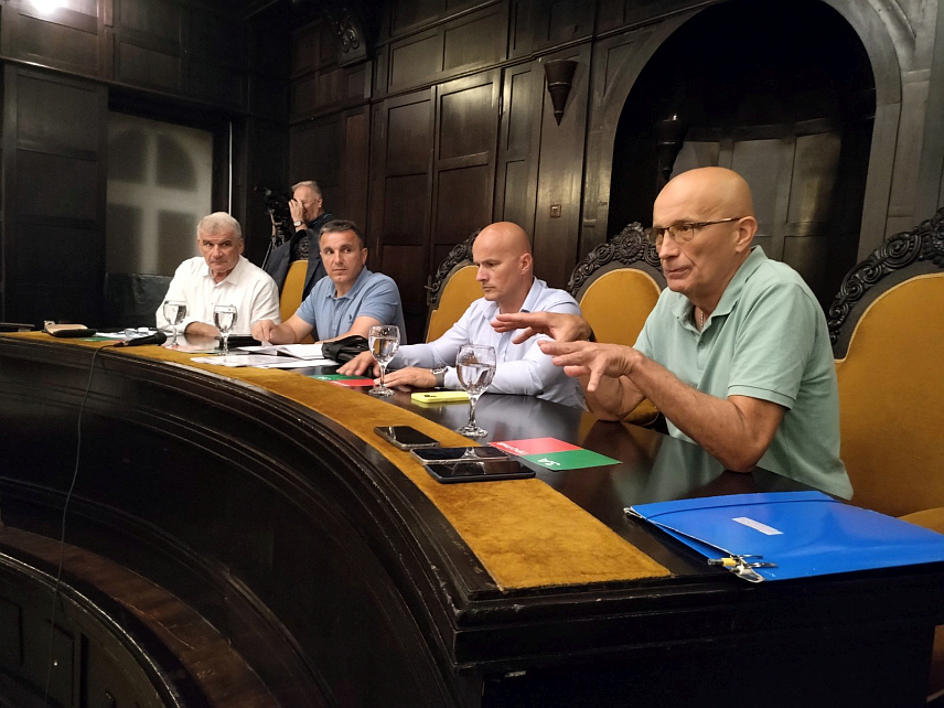 БАЊАЛУКА, 23. ЈУНА /СРНА/ - Ванредна скупштина Џудо савеза Републике Српске одржана је данас у Бањалуци, а подршку новом руководству дао је и свјетски шампион у џудоу Немања Мајдов.