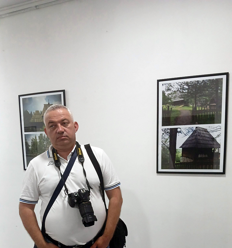 ИСТОЧНО НОВО САРАЈЕВО, 23. ЈУНА /СРНА/ - Традиционална манифестација "Принципови дани у Источном Новом Сарајеву" почела је вечерас отварањем шестог сазива Ликовне колоније "Бели вук" и самосталне изложбе фотографија аутора Драгана Ђукића.