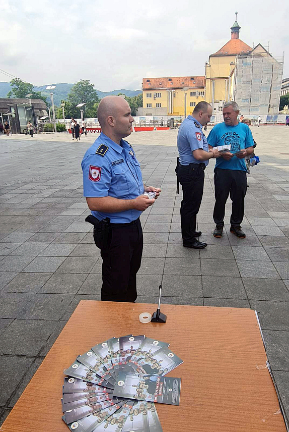 БАЊАЛУКА, 25. ЈУНА /СРНА/ - Припадници Полицијске управе Бањалука у првих пет мјесеци ове године евидентирали су 290 случајева злоупотребе опојних дрога, од чега 36 кривичних дјела и 254 прекршаја, те одузели 1,2 килограма кокаина и више од четири килограма марихуане, речено је из ове управе.