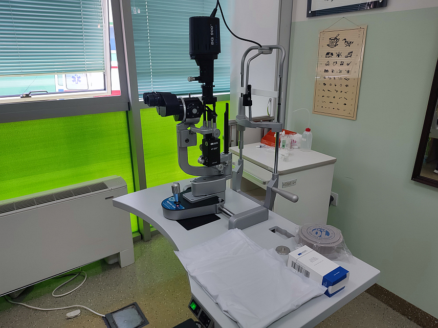 ГРАДИШКА, 25. ЈУНА /СРНА/ - Пољски козул у БиХ Војћех Скробиш уручио је данас донацију Амбасаде Пољске представницима Болнице Градишка - офталмолошки биомикроскоп вриједан око 45.000 КМ.